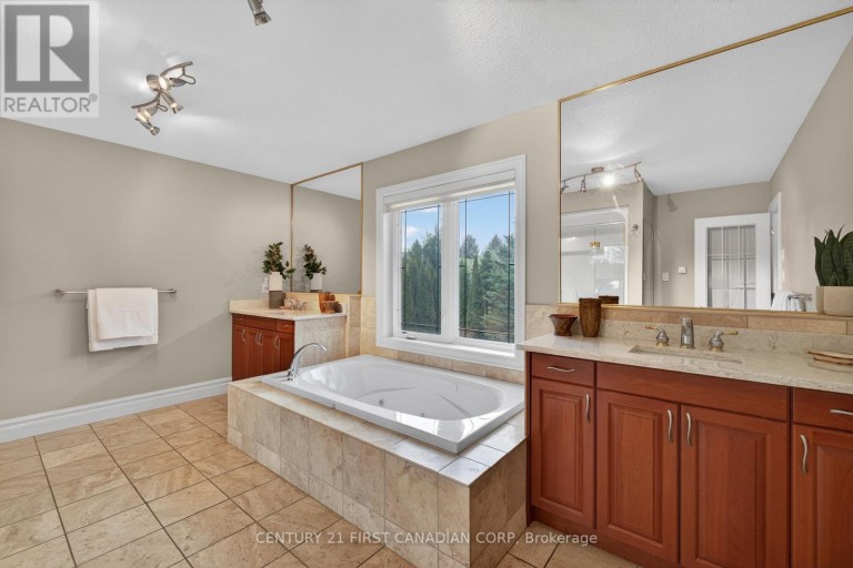 2 - 7222 CLAYTON WALK, London South (South V), Ontario, N6P1W1