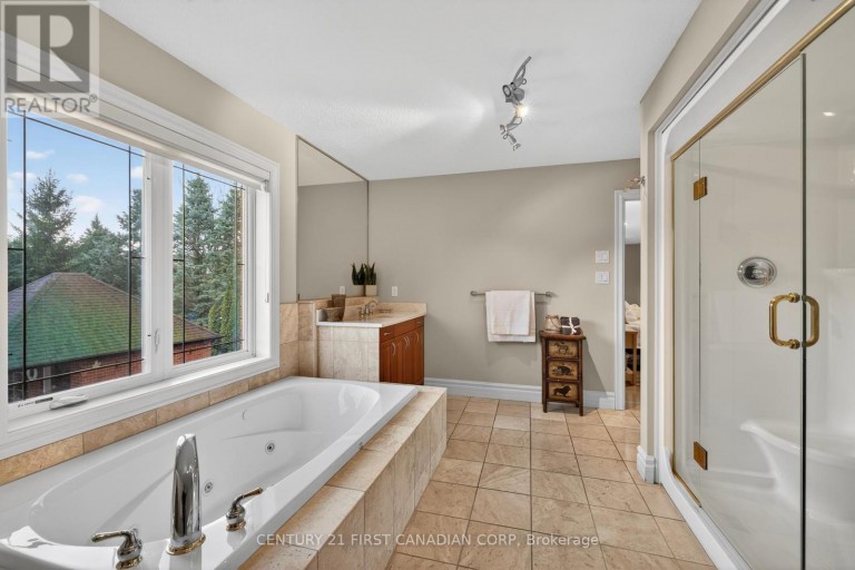 2 - 7222 CLAYTON WALK, London South (South V), Ontario, N6P1W1