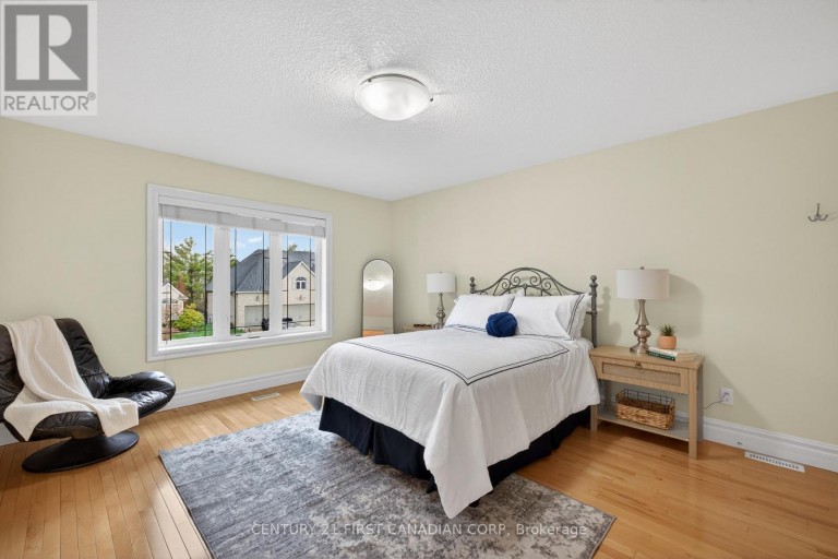 2 - 7222 CLAYTON WALK, London South (South V), Ontario, N6P1W1
