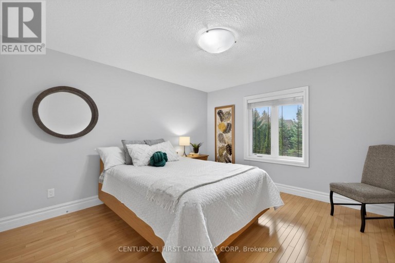2 - 7222 CLAYTON WALK, London South (South V), Ontario, N6P1W1