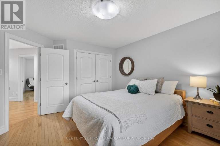 2 - 7222 CLAYTON WALK, London South (South V), Ontario, N6P1W1