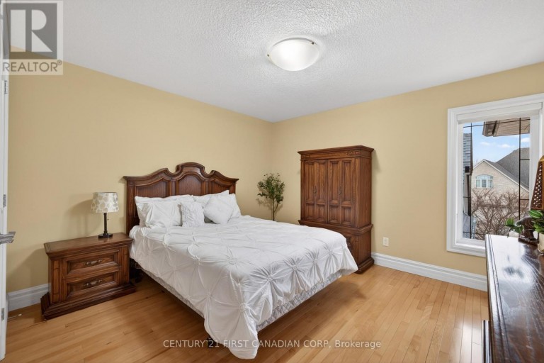 2 - 7222 CLAYTON WALK, London South (South V), Ontario, N6P1W1