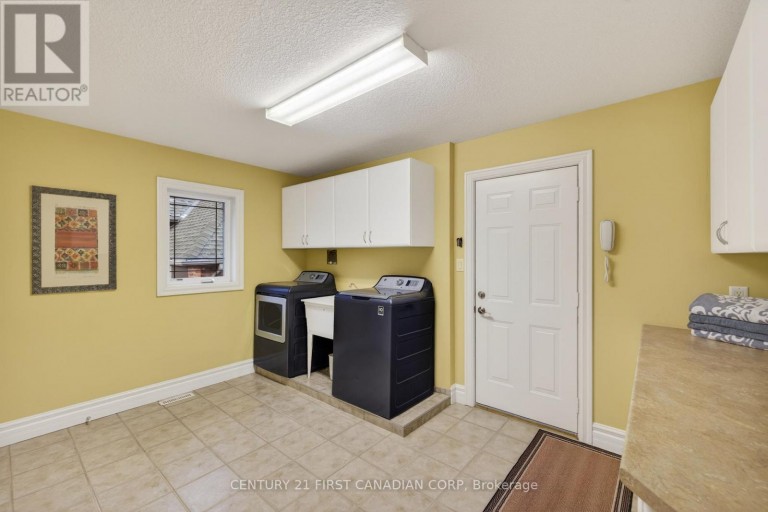 2 - 7222 CLAYTON WALK, London South (South V), Ontario, N6P1W1