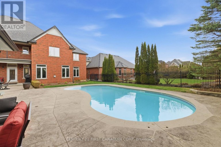 2 - 7222 CLAYTON WALK, London South (South V), Ontario, N6P1W1