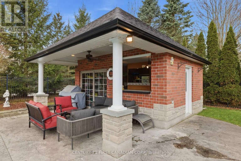 2 - 7222 CLAYTON WALK, London South (South V), Ontario, N6P1W1