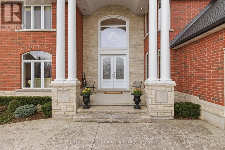 2 - 7222 CLAYTON WALK, London South (South V), Ontario, N6P1W1