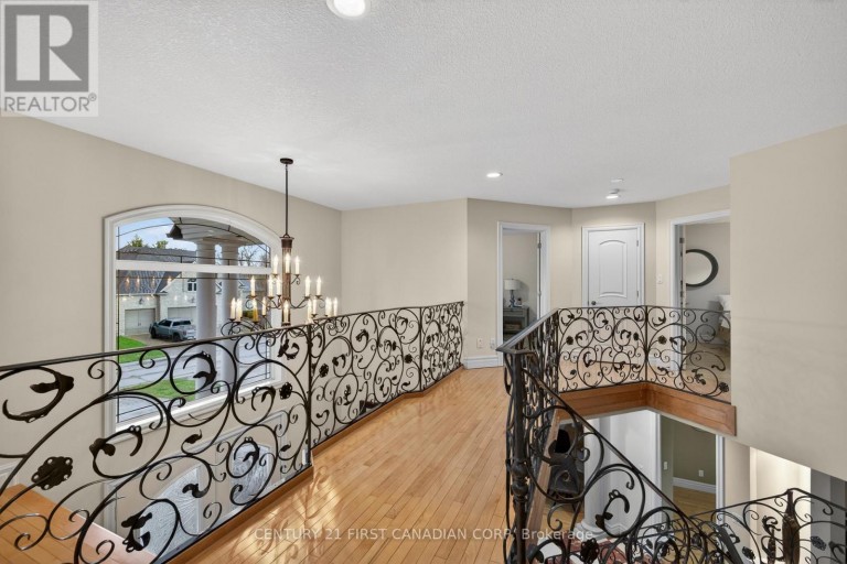 2 - 7222 CLAYTON WALK, London South (South V), Ontario, N6P1W1