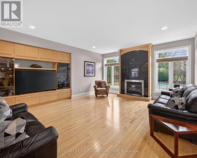 2 - 7222 CLAYTON WALK, London South (South V), Ontario, N6P1W1