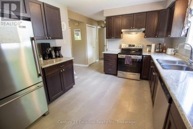 6 BRAESIDE ROAD Centre Wellington (Fergus) Ontario photo 4