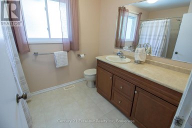 6 BRAESIDE ROAD Centre Wellington (Fergus) Ontario photo 8
