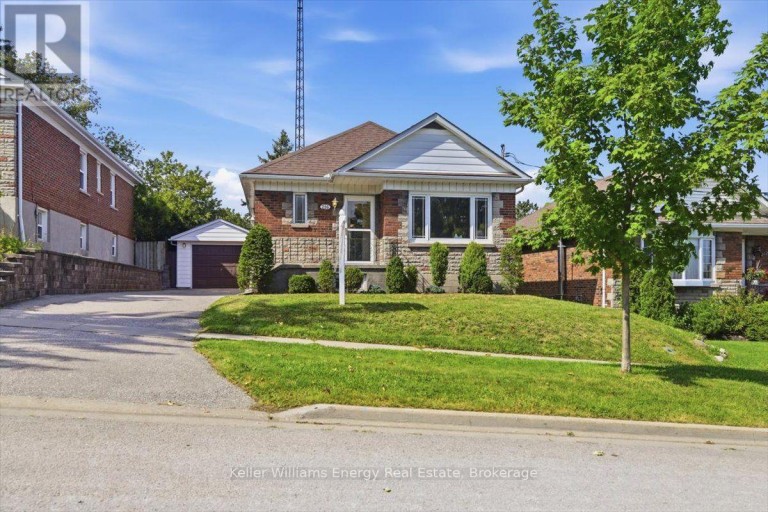216 COLLEGE AVENUE, Oshawa (Vanier), Ontario, L1J1R7