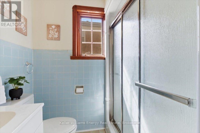 216 COLLEGE AVENUE, Oshawa (Vanier), Ontario, L1J1R7