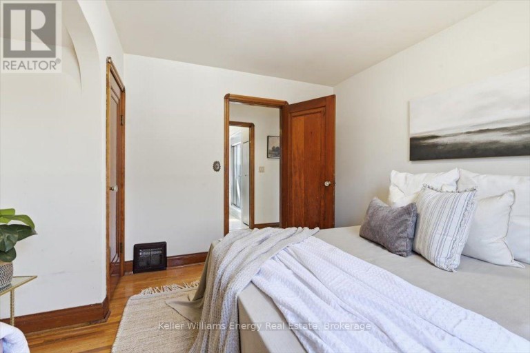 216 COLLEGE AVENUE, Oshawa (Vanier), Ontario, L1J1R7