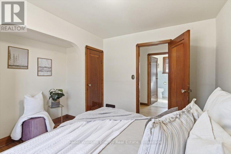 216 COLLEGE AVENUE, Oshawa (Vanier), Ontario, L1J1R7