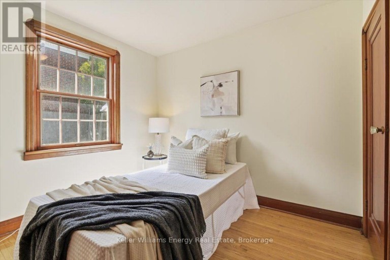 216 COLLEGE AVENUE, Oshawa (Vanier), Ontario, L1J1R7
