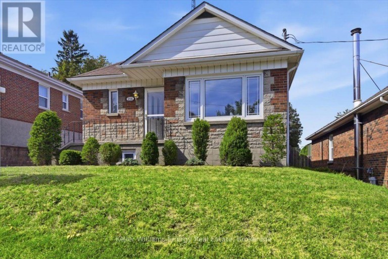 216 COLLEGE AVENUE, Oshawa (Vanier), Ontario, L1J1R7