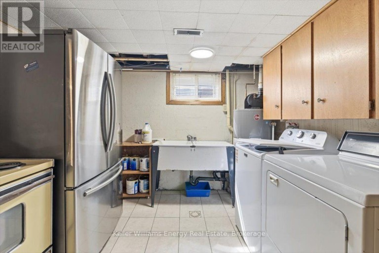 216 COLLEGE AVENUE, Oshawa (Vanier), Ontario, L1J1R7