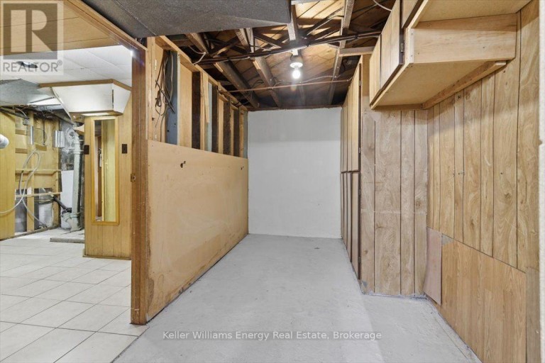 216 COLLEGE AVENUE, Oshawa (Vanier), Ontario, L1J1R7