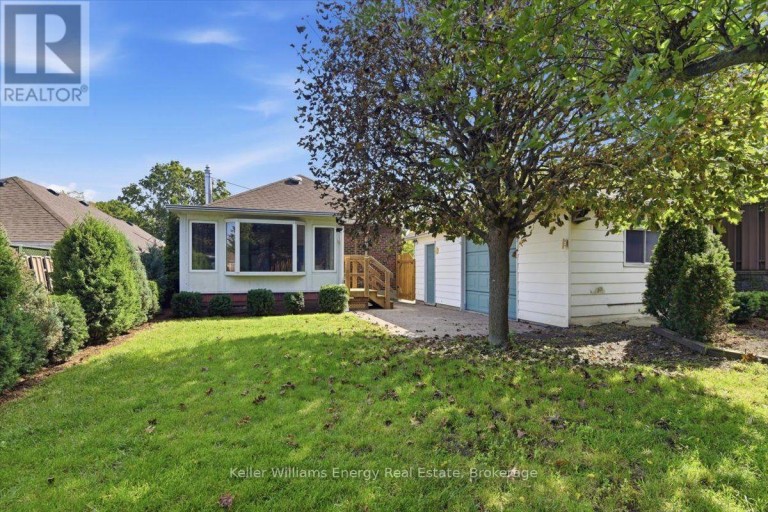 216 COLLEGE AVENUE, Oshawa (Vanier), Ontario, L1J1R7