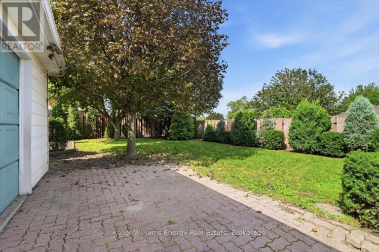 216 COLLEGE AVENUE, Oshawa (Vanier), Ontario, L1J1R7