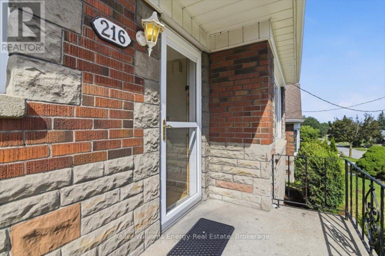 216 COLLEGE AVENUE, Oshawa (Vanier), Ontario, L1J1R7