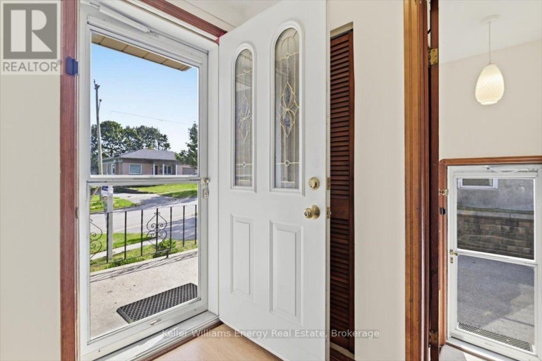 216 COLLEGE AVENUE, Oshawa (Vanier), Ontario, L1J1R7
