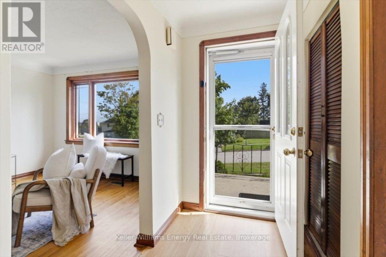 216 COLLEGE AVENUE, Oshawa (Vanier), Ontario, L1J1R7