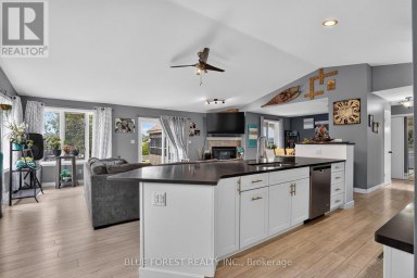 23081 PIONEER LINE West Elgin Ontario photo 12