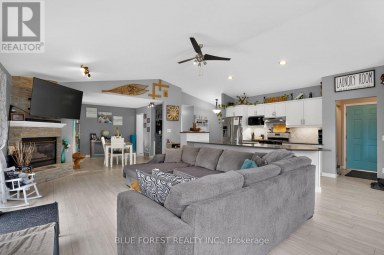 23081 PIONEER LINE West Elgin Ontario photo 13