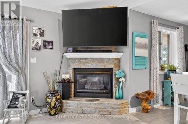 23081 PIONEER LINE West Elgin Ontario photo 15