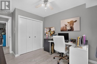 23081 PIONEER LINE West Elgin Ontario photo 24