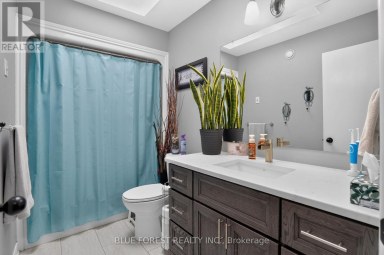 23081 PIONEER LINE West Elgin Ontario photo 25