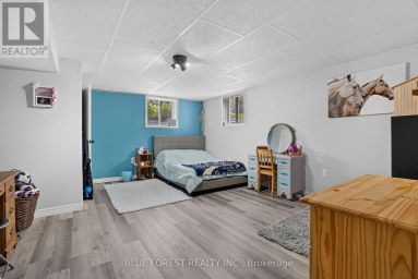 23081 PIONEER LINE West Elgin Ontario photo 30