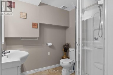 23081 PIONEER LINE West Elgin Ontario photo 35