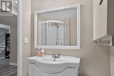 23081 PIONEER LINE West Elgin Ontario photo 36