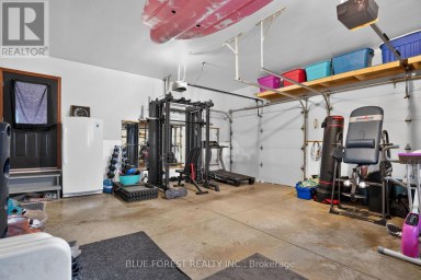 23081 PIONEER LINE West Elgin Ontario photo 38