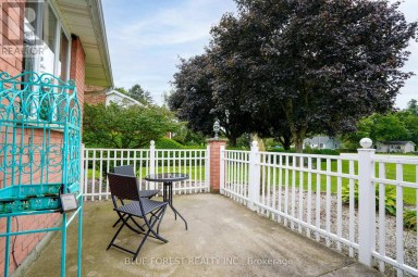 23081 PIONEER LINE West Elgin Ontario photo 5