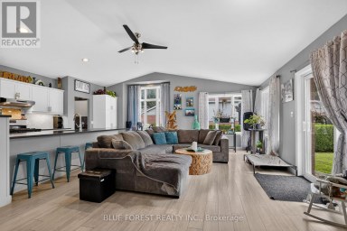 23081 PIONEER LINE West Elgin Ontario photo 9