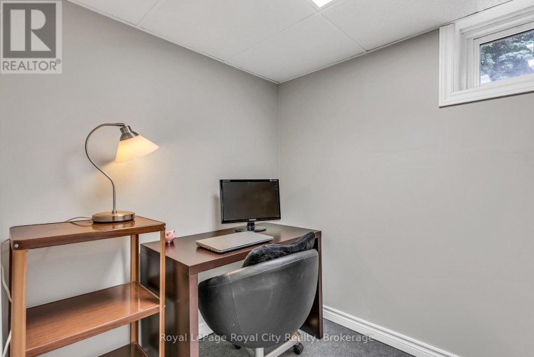 56 WINSTON CRESCENT, Guelph (St. George's), Ontario, N1E2K2