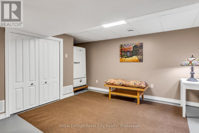 56 WINSTON CRESCENT, Guelph (St. George's), Ontario, N1E2K2