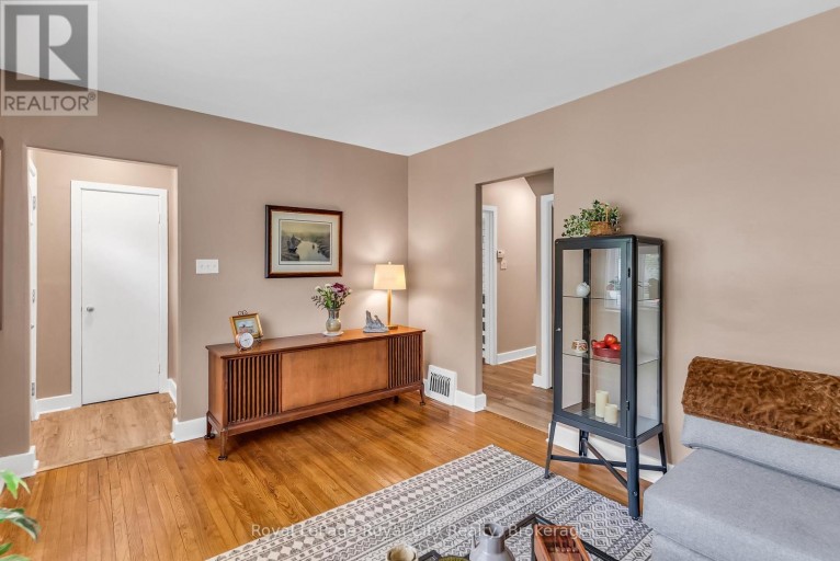 56 WINSTON CRESCENT, Guelph (St. George's), Ontario, N1E2K2