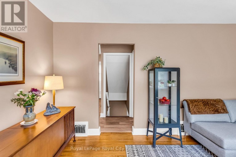 56 WINSTON CRESCENT, Guelph (St. George's), Ontario, N1E2K2