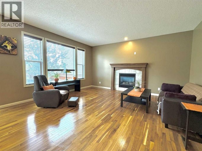 8 Sunset Square, Cochrane, Alberta, T4C0H4