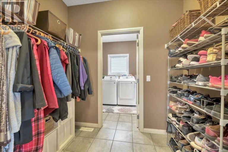 8 Sunset Square, Cochrane, Alberta, T4C0H4