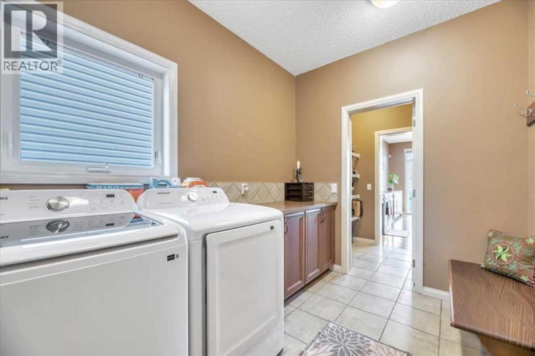 8 Sunset Square, Cochrane, Alberta, T4C0H4