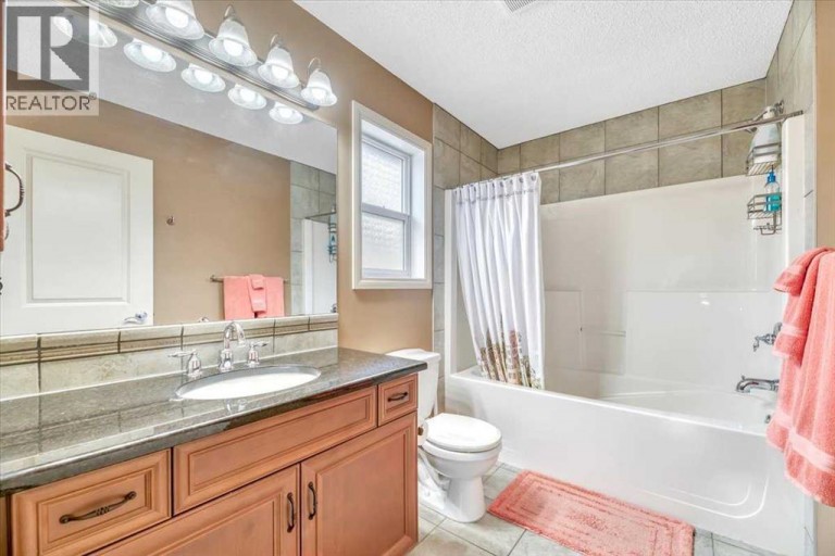 8 Sunset Square, Cochrane, Alberta, T4C0H4
