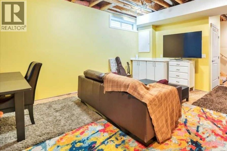 8 Sunset Square, Cochrane, Alberta, T4C0H4