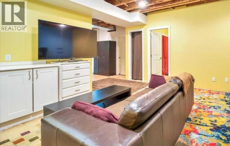 8 Sunset Square, Cochrane, Alberta, T4C0H4