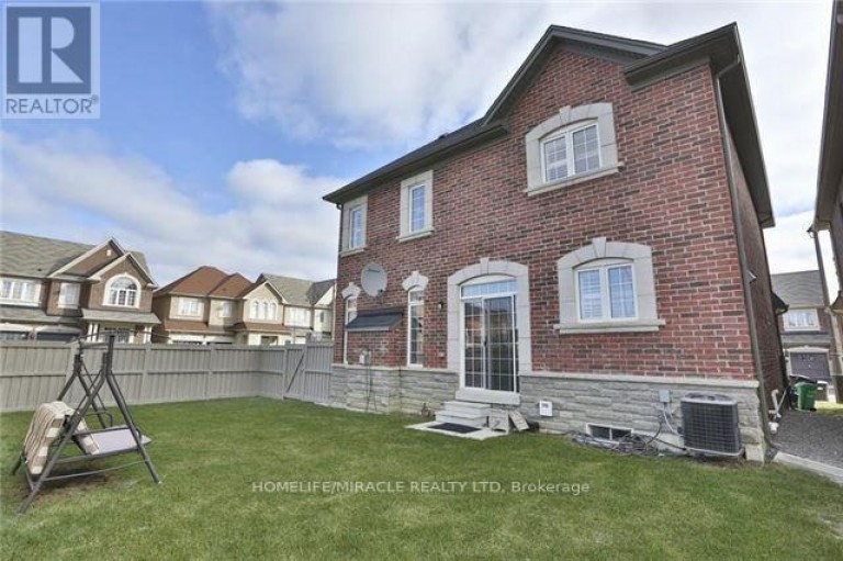 8 ARROWSTONE COURT, Brampton (Sandringham-Wellington), Ontario, L6R3T5
