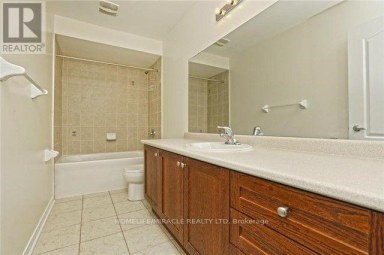 8 ARROWSTONE COURT Brampton (Sandringham-Wellington) Ontario photo 12